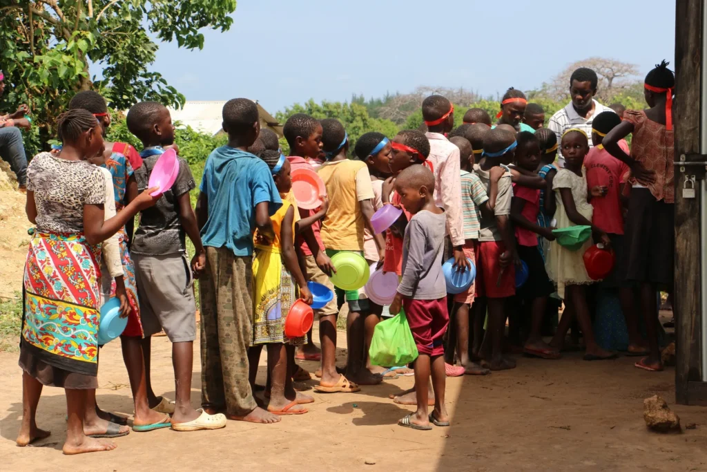 Meals and practical care for children at camp