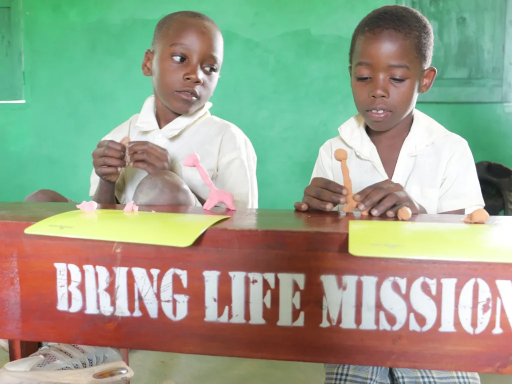 Children with drawings at a class