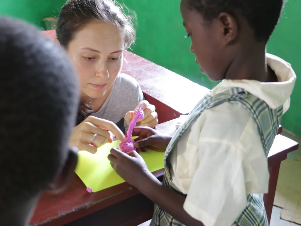 Уроки творчества и английского — Bring Life Mission в Малинди