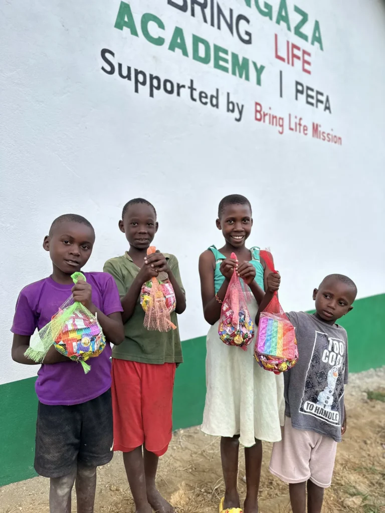 Рождественский праздник Bring Life Mission в Кении