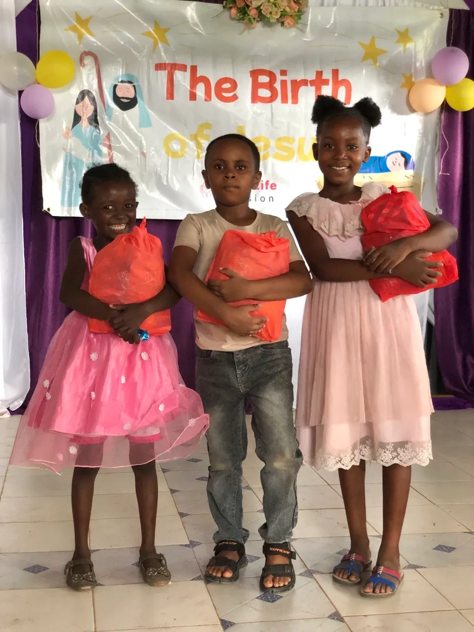 Children with Christmas gifts in Malindi
