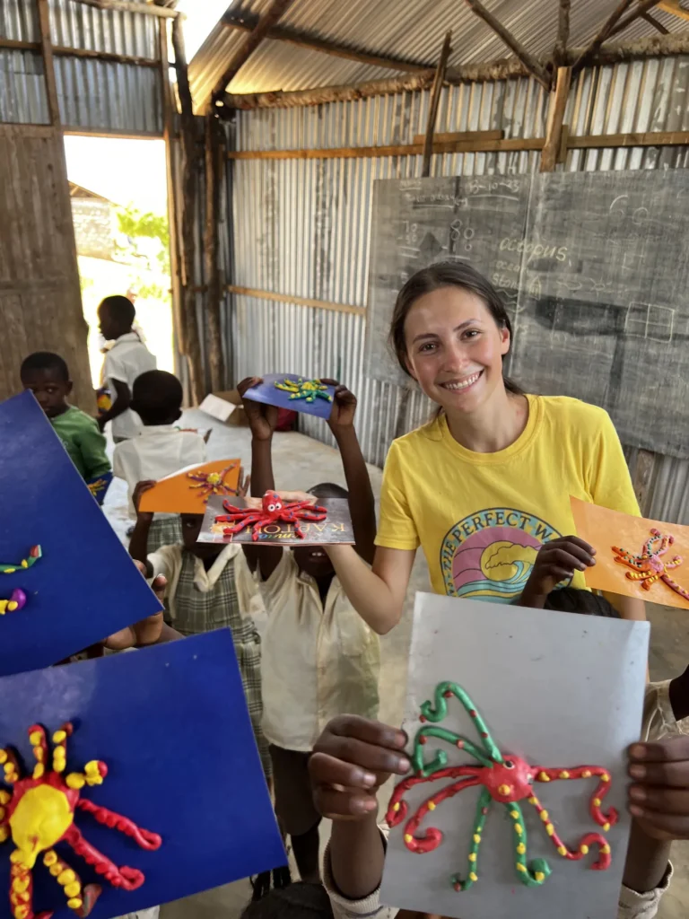 An art and English class for children in Malindi