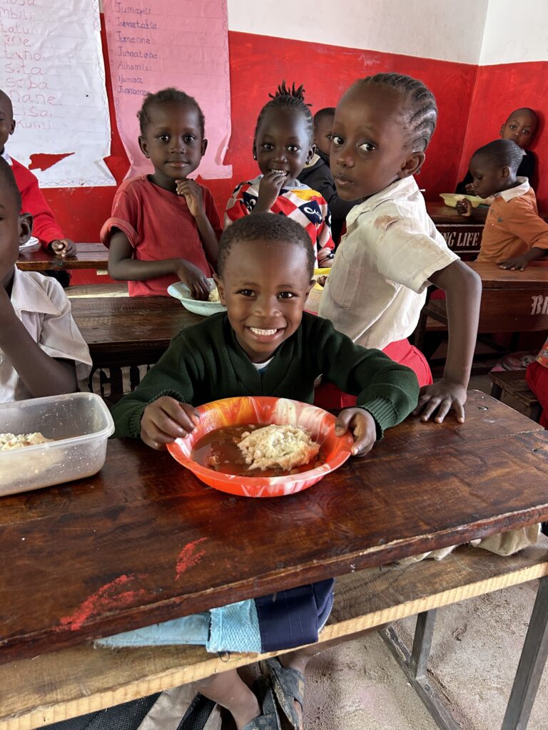Children during the free feeding program