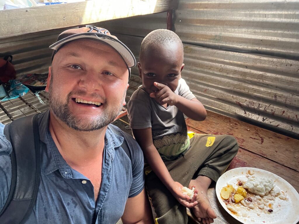 Children eat a hot lunch in Furunzi